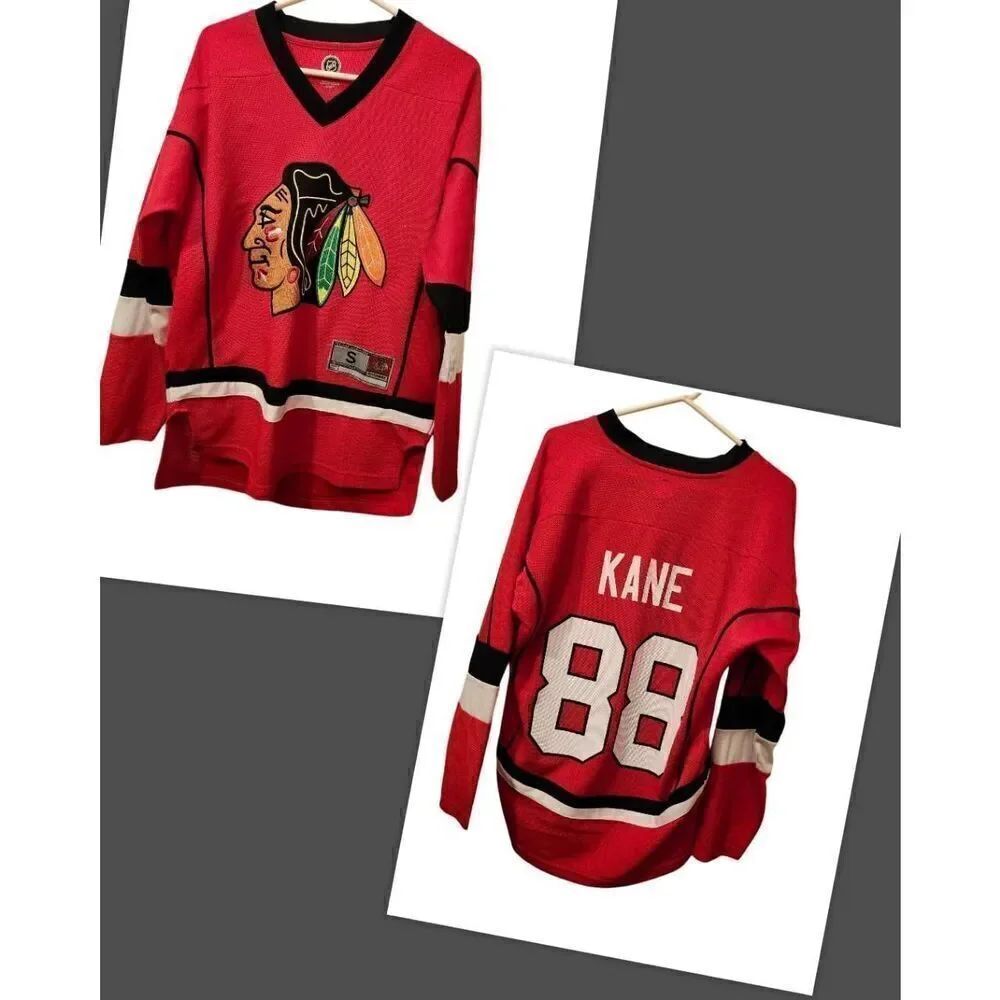 NHL Team Apparel Men’s NWOT Patrick Kane 88 Long Sleeve Jersey Size Small